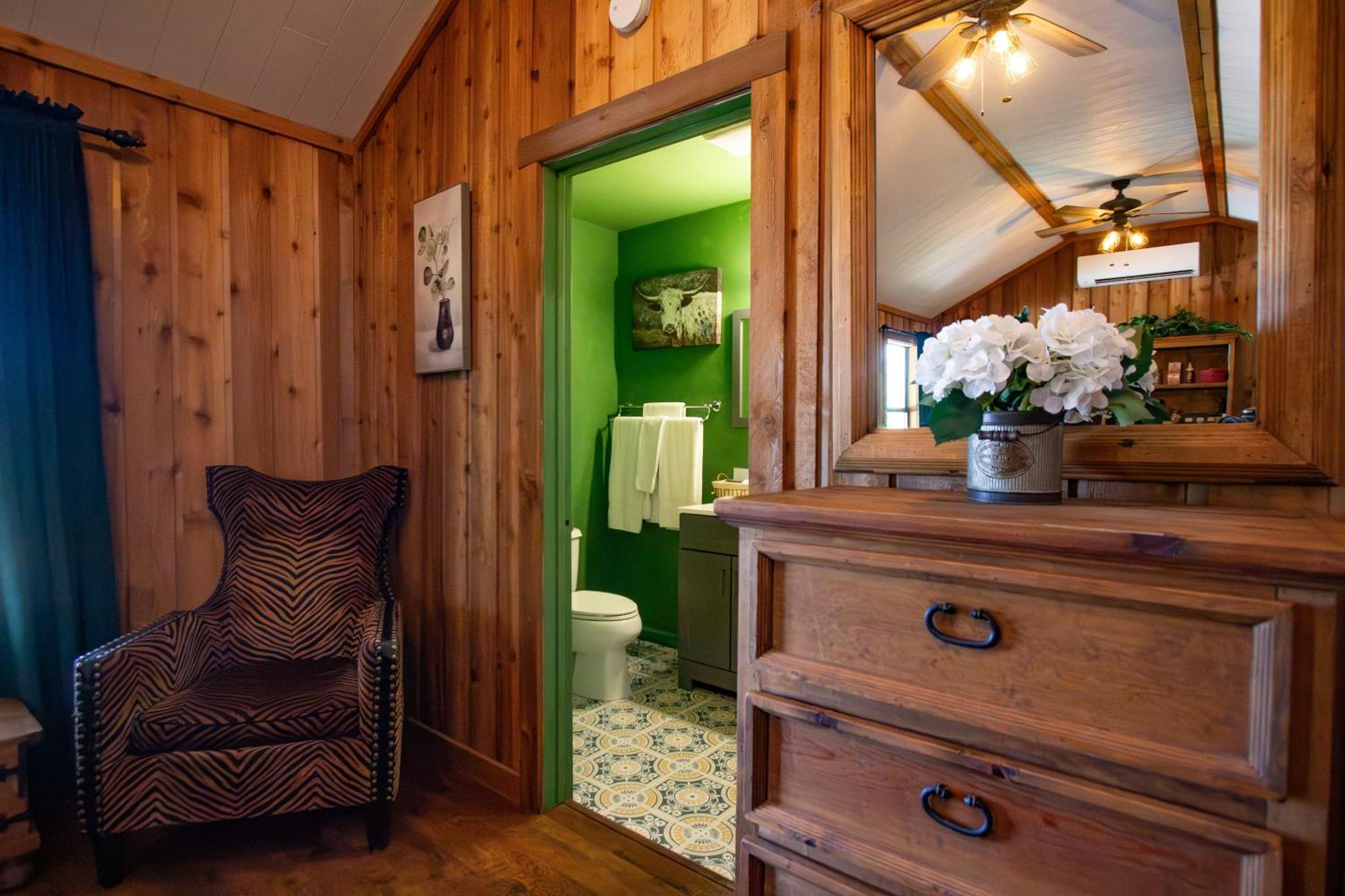 A Barn At The Quarry Bed & Breakfast Fredericksburg Bagian luar foto