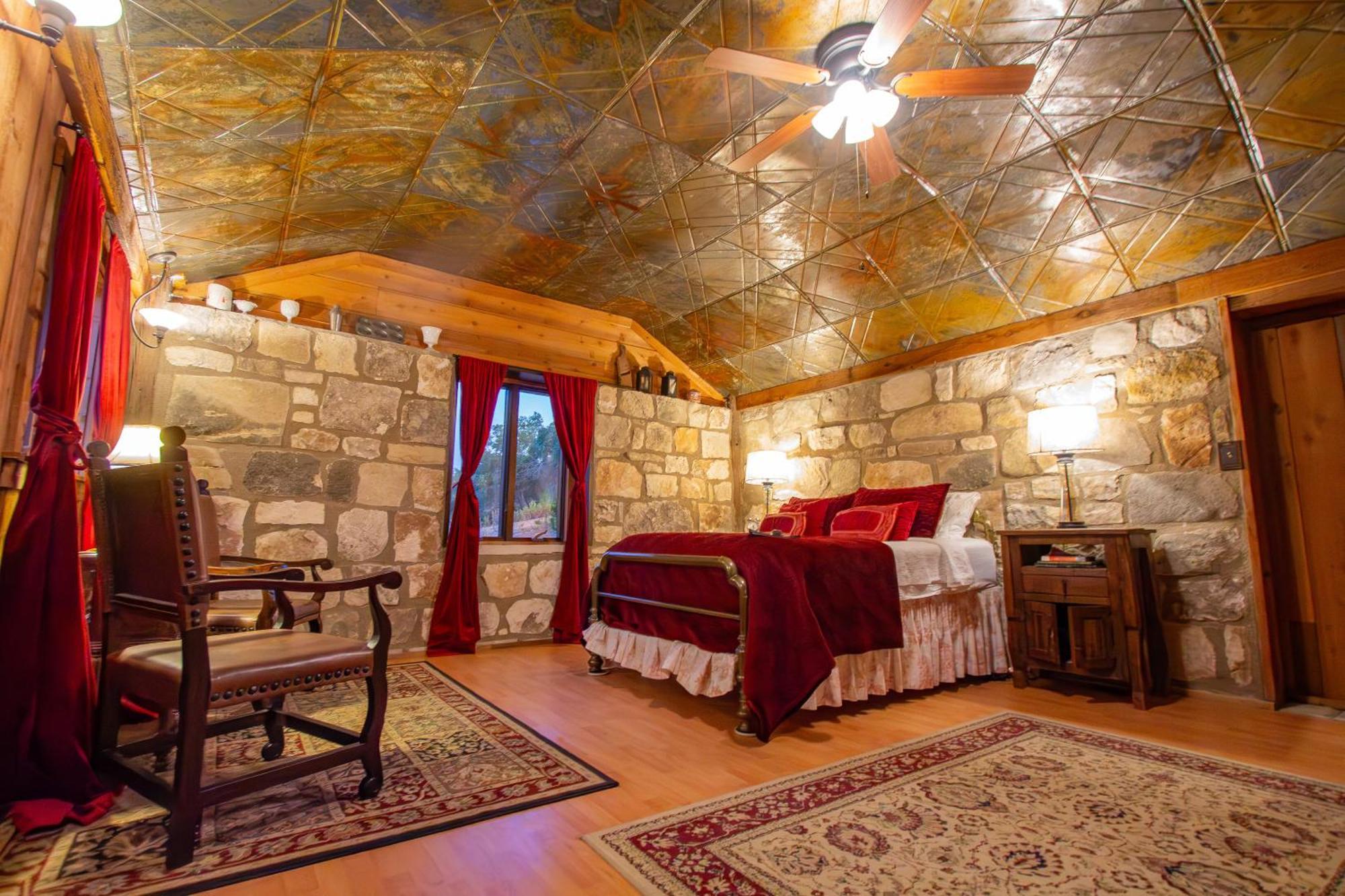A Barn At The Quarry Bed & Breakfast Fredericksburg Bagian luar foto