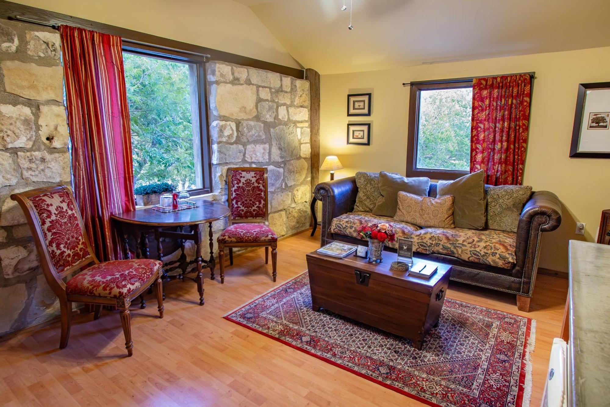 A Barn At The Quarry Bed & Breakfast Fredericksburg Bagian luar foto