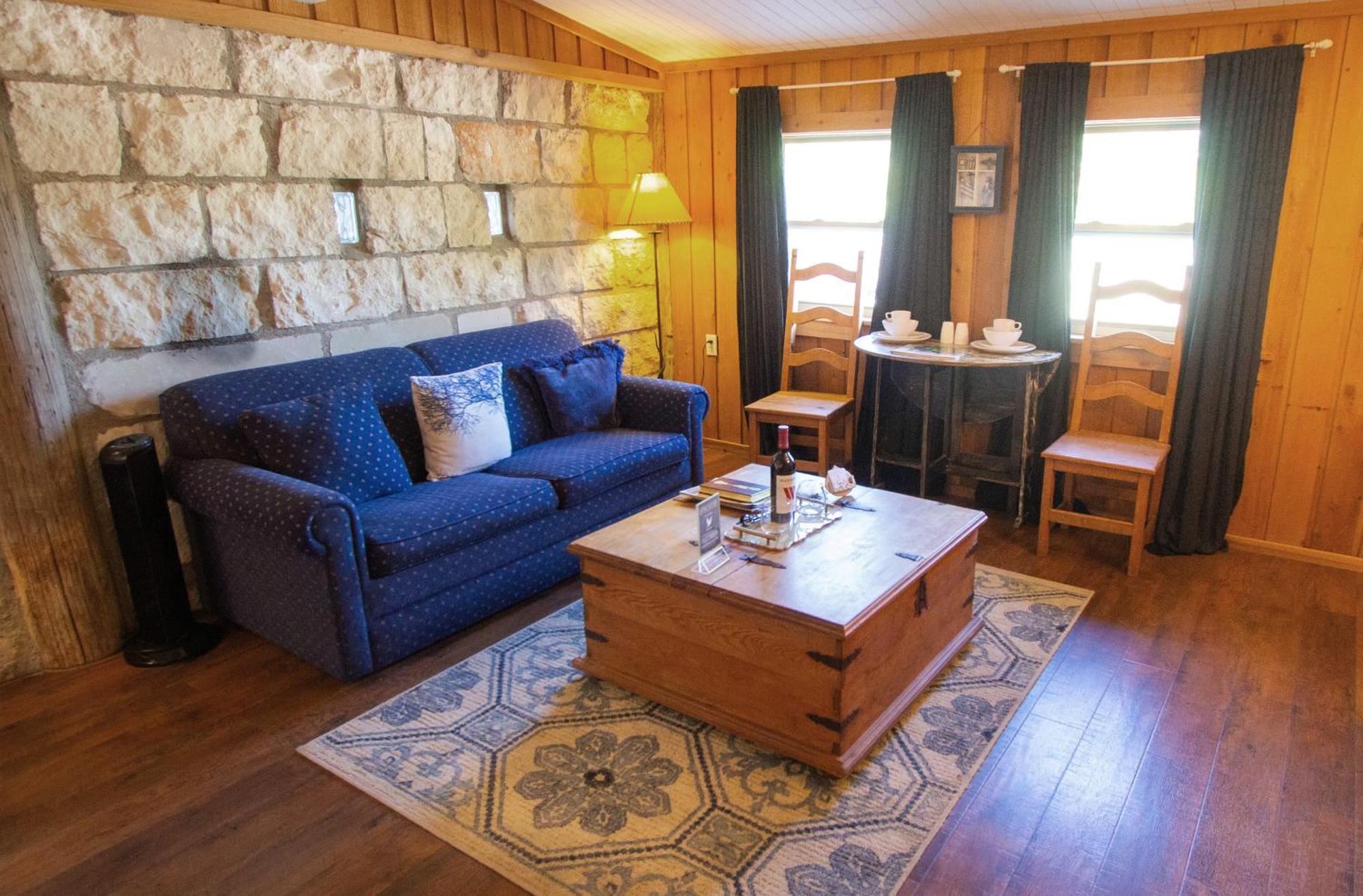 A Barn At The Quarry Bed & Breakfast Fredericksburg Bagian luar foto