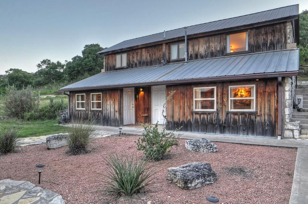 A Barn At The Quarry Bed & Breakfast Fredericksburg Bagian luar foto