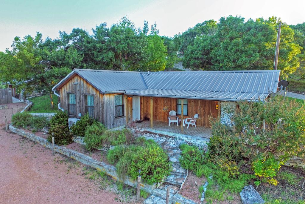 A Barn At The Quarry Bed & Breakfast Fredericksburg Bagian luar foto