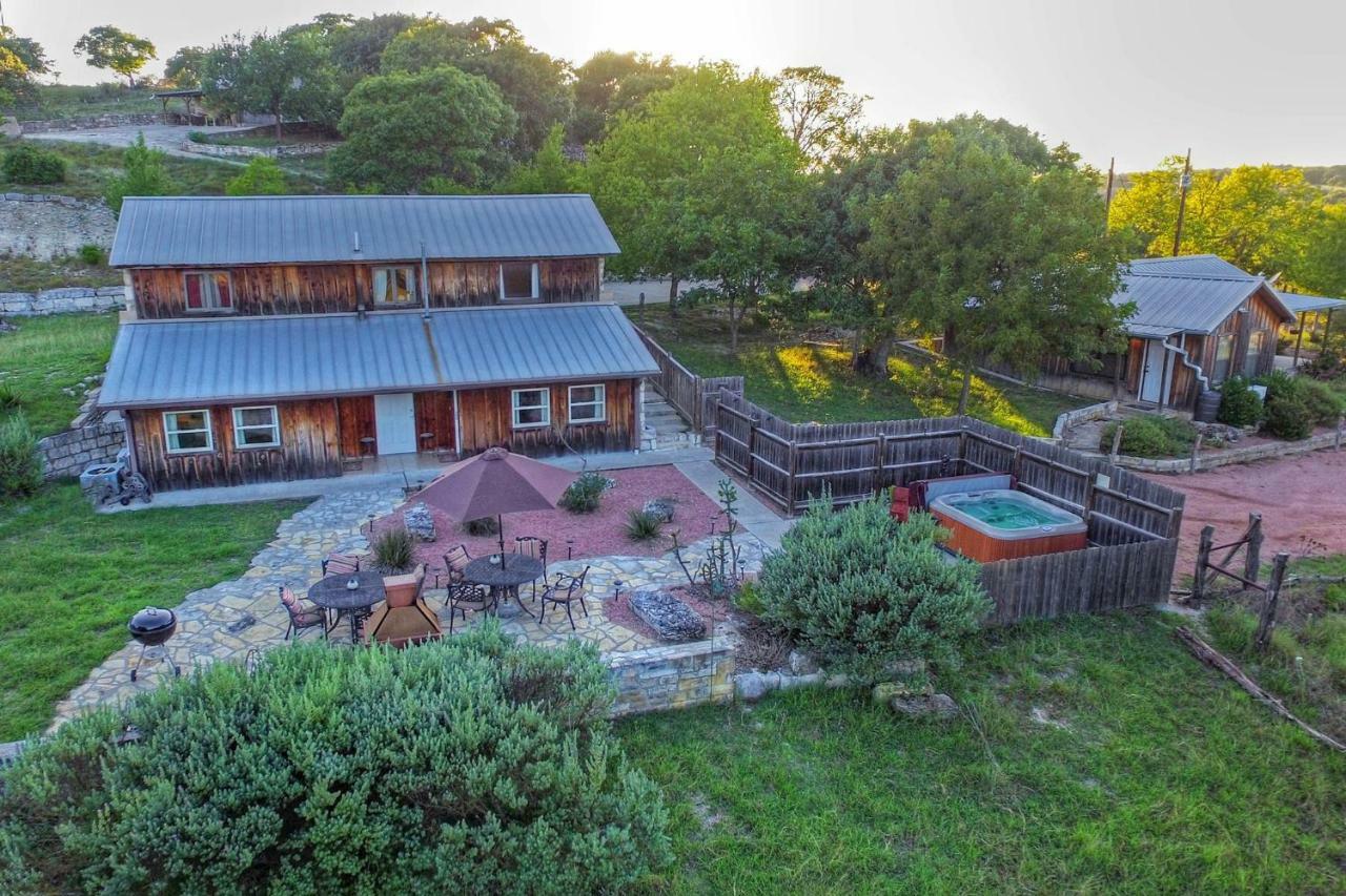A Barn At The Quarry Bed & Breakfast Fredericksburg Bagian luar foto